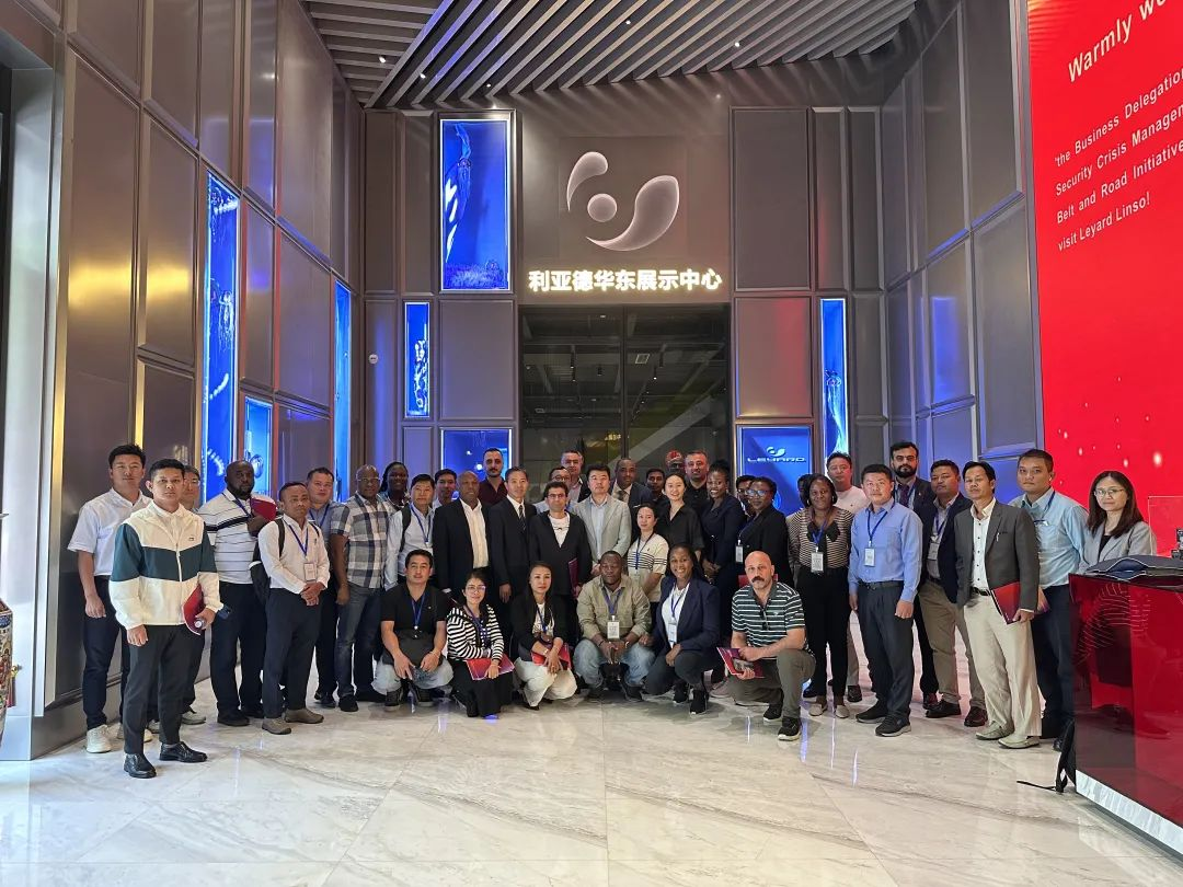 “一带一路”八国航空安保与危机管理商务考察团到访爱游戏·蓝硕，共探国际合作新机遇